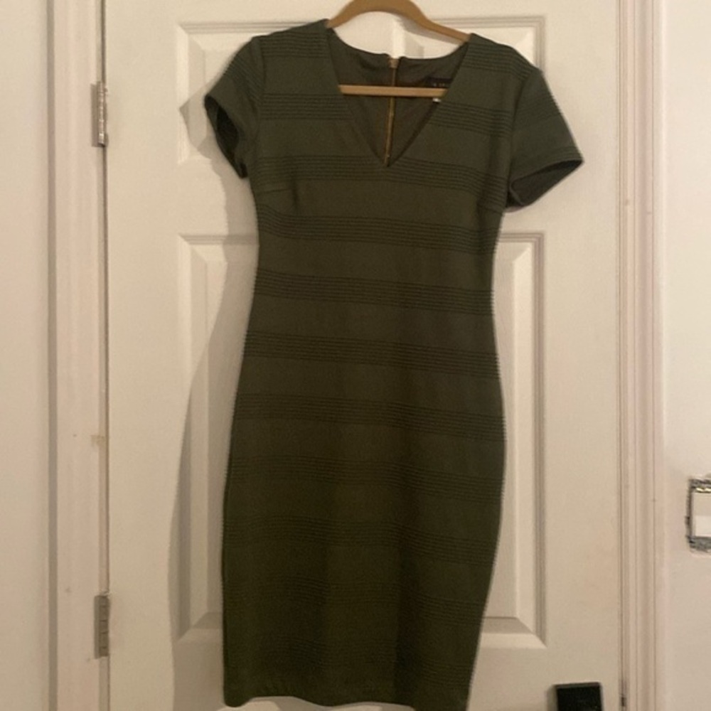 B.Smart bodycon dress